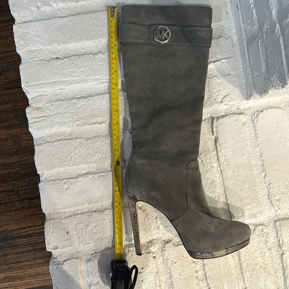 Michael Kors Tall Suede Grey Boot, size 8, 4.5 heel snakeskin details on heel - Picture 11 of 12